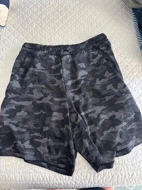 lululemon athletica Men's Black & Gray Camo Athletic Shorts